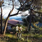 Detached House With Garden And Sea View Casa di campagna *