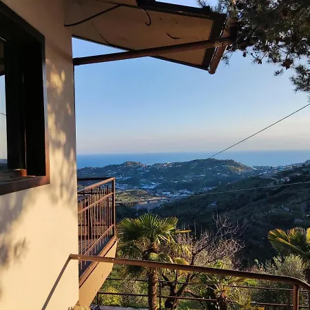 Detached House With Garden And Sea View Country house