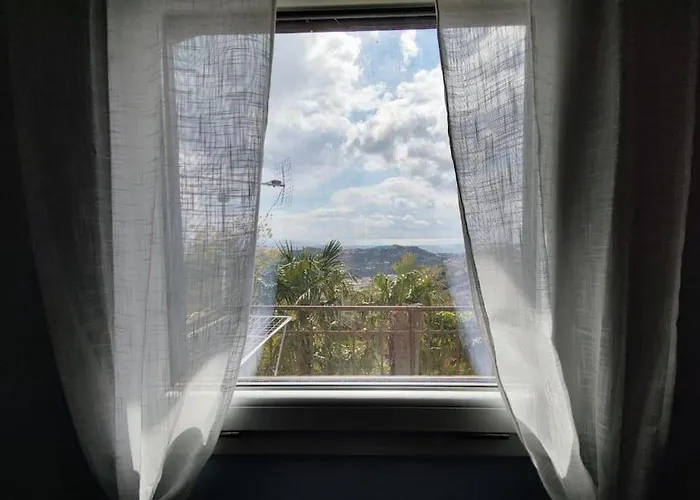 Detached House With Garden And Sea View Country house