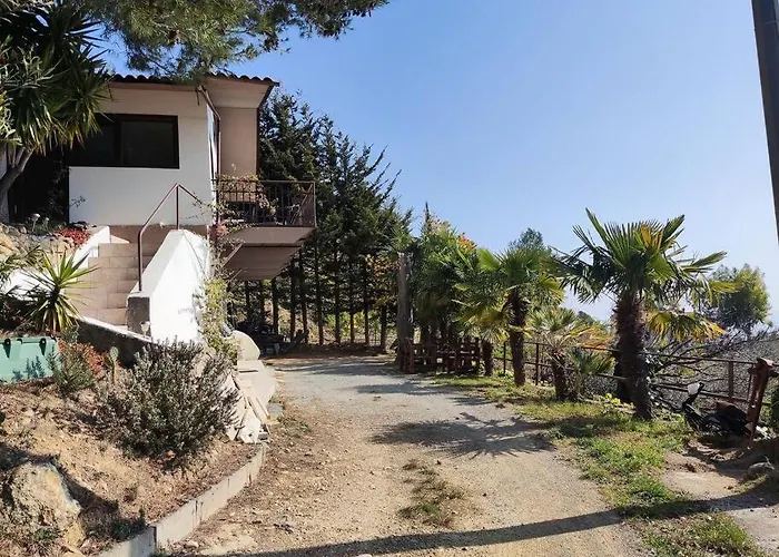 Detached House With Garden And Sea View Country house