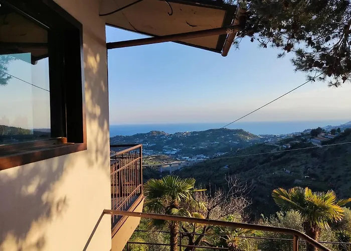 Detached House With Garden And Sea View Country house